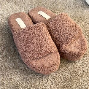 Cute & cozy platform sandals